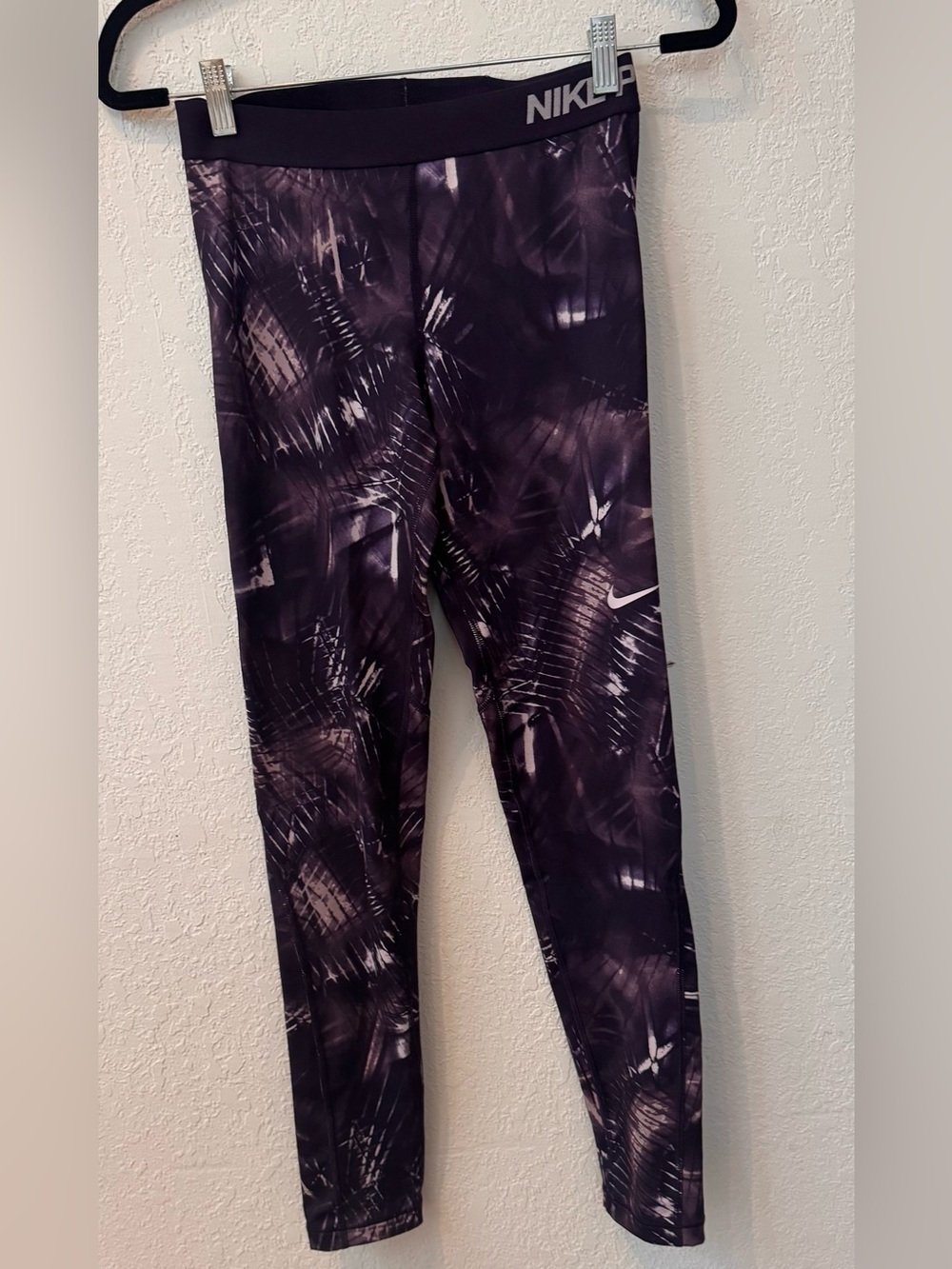 NWT Nike women's abstract print stretch Pro Warm sweat wicking dri-fit legging